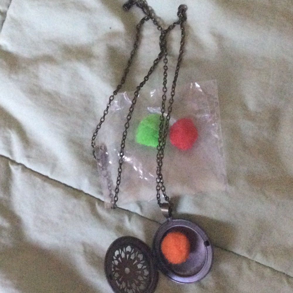 Jewelry - Picture 4 of 7
